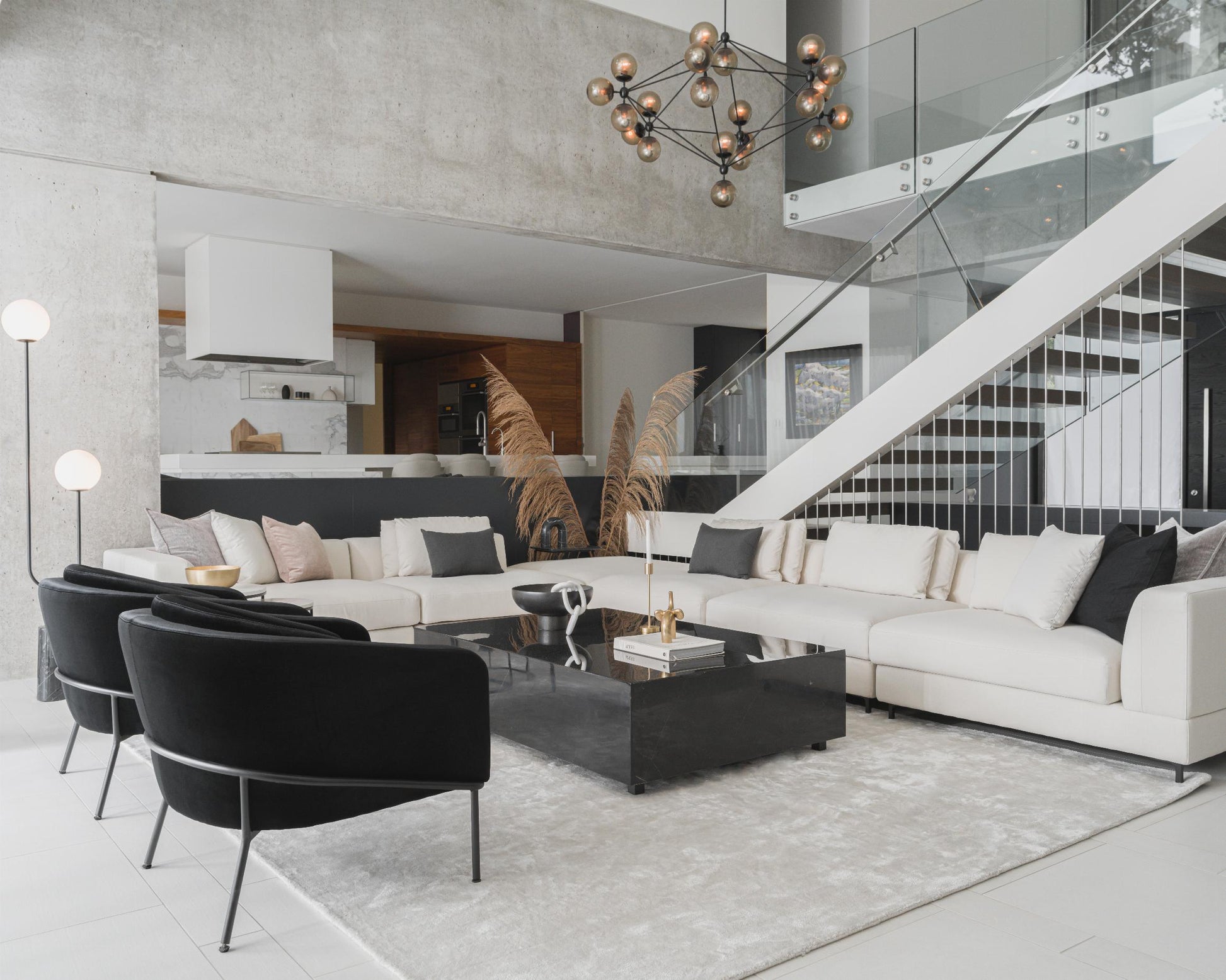 Uma Floor Lamp