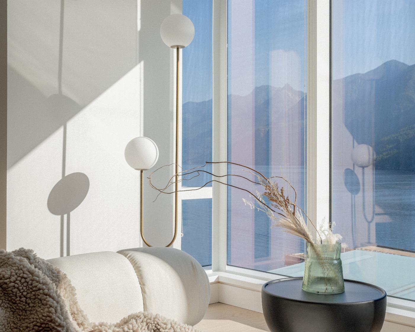 Uma Floor Lamp